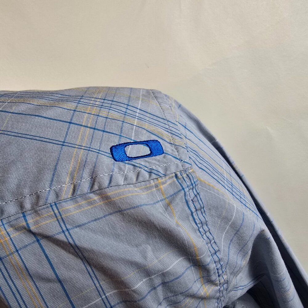 Oakley Mens Medium Blue Plaid Button Up Shirt Casual Outdoor Sport Lightweight - Picture 6 of 10